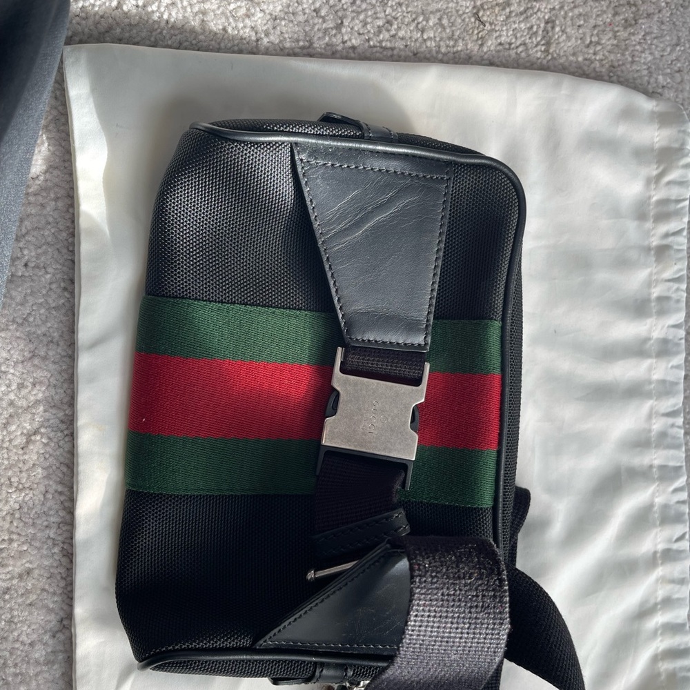 Gucci belt bag like new